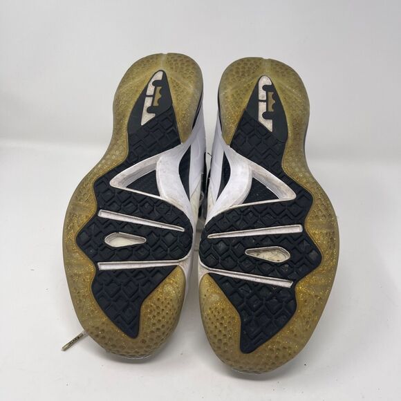 Athletic_Shoes